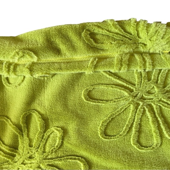 Chelsea & Theodore Home Soft Plush Square Pillow Cover Chartreuse Zip 19X19 - Picture 3 of 3